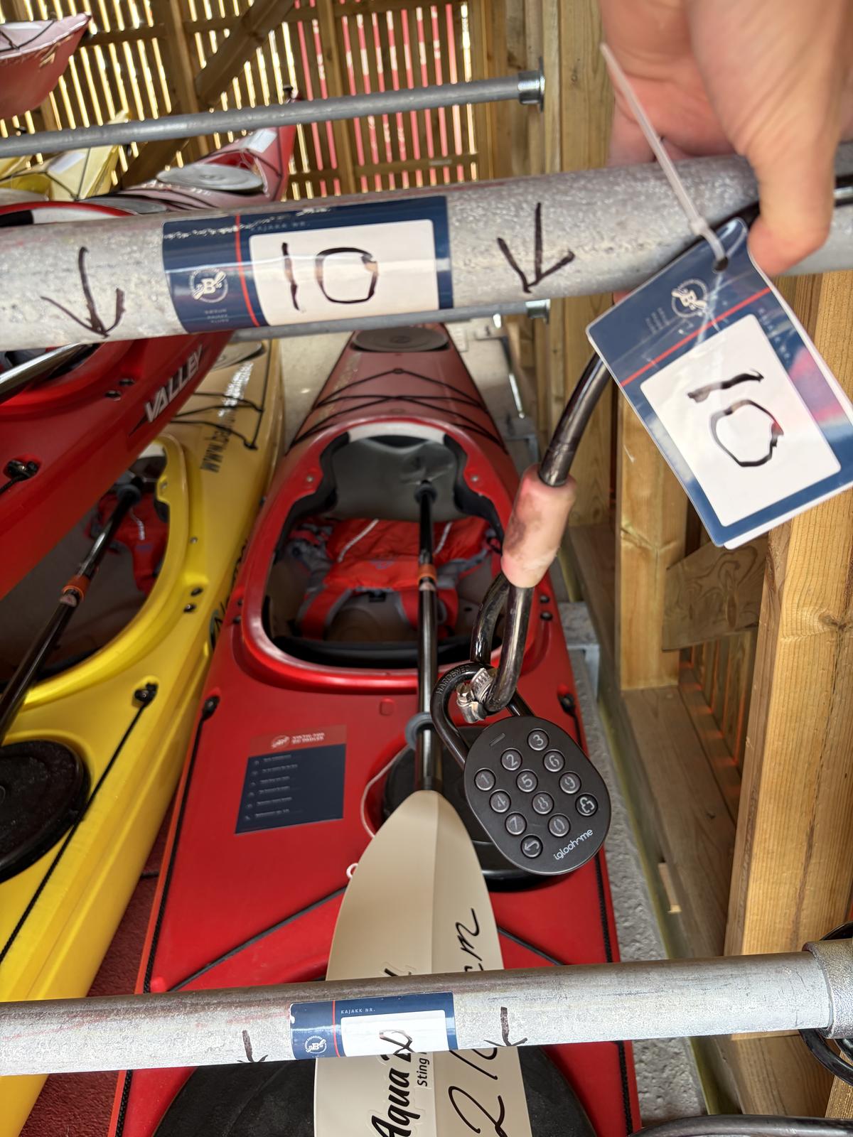 Nummerlapp på kajakk